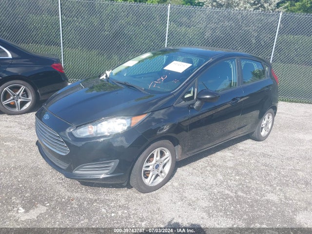 Ford FIESTA SE 2018 3FADP4EJ1JM145882 Image 2