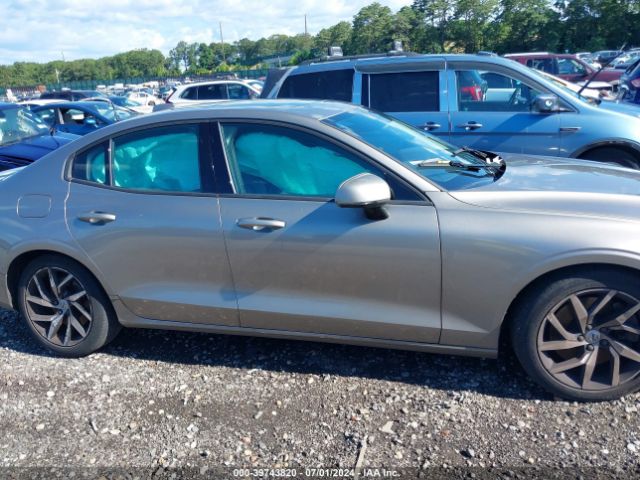 7JRA22TK2KG002934 Volvo S60 T6 Momentum