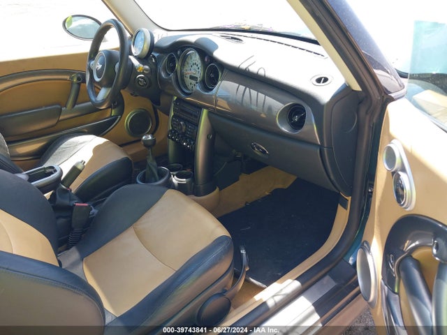 2006 MINI COOPER S WMWRE33546TN29568 Photo 4