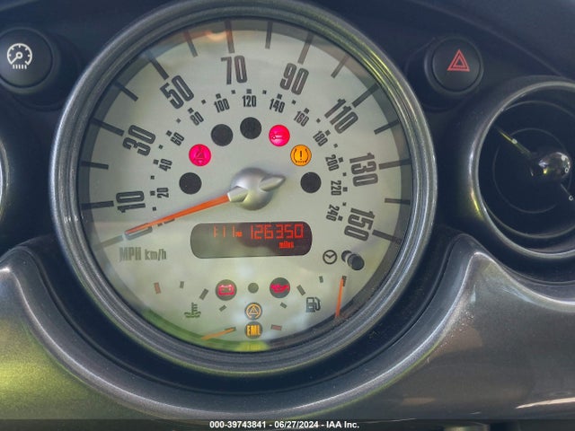 2006 MINI COOPER S WMWRE33546TN29568 Photo 6