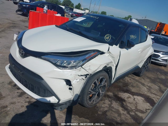 Toyota C-HR XLE 2020 JTNKHMBX0L1068764 Image 2