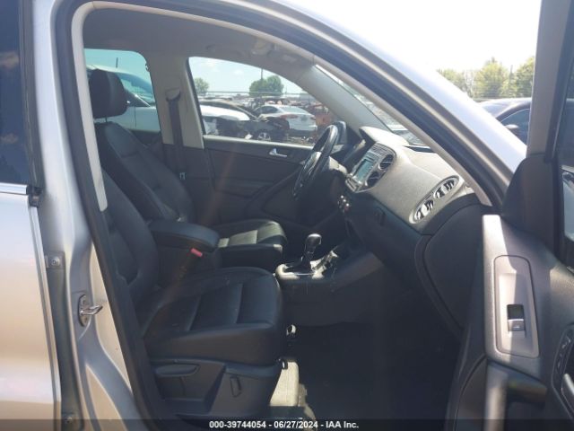 WVGBV3AX2EW606813 Volkswagen TIGUAN SE