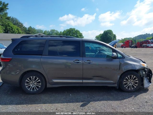 5TDYZ3DC7JS901749 Toyota Sienna Xle 8 Passenger