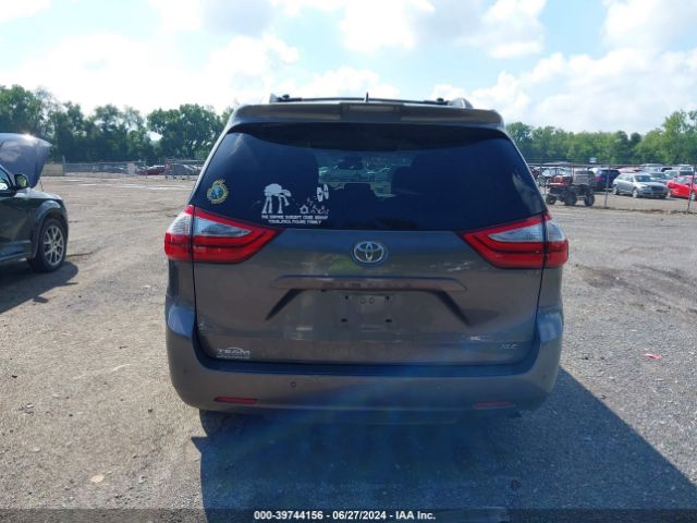 5TDYZ3DC7JS901749 Toyota Sienna Xle 8 Passenger