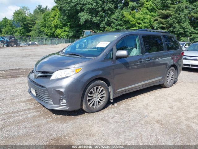 5TDYZ3DC7JS901749 Toyota Sienna Xle 8 Passenger