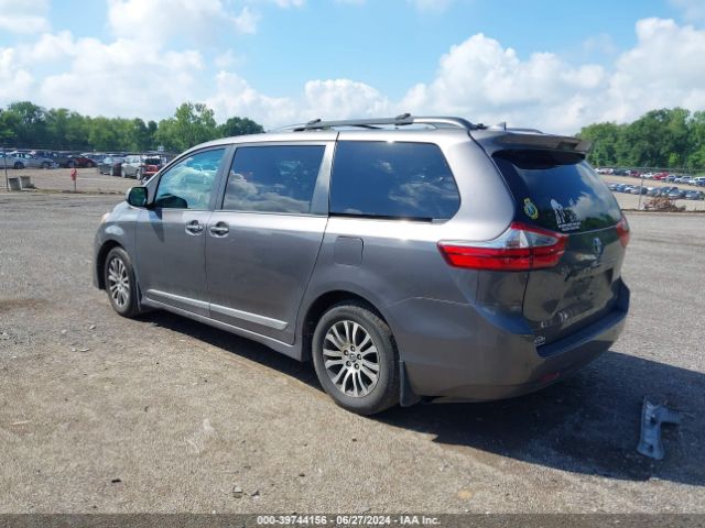 5TDYZ3DC7JS901749 Toyota Sienna Xle 8 Passenger