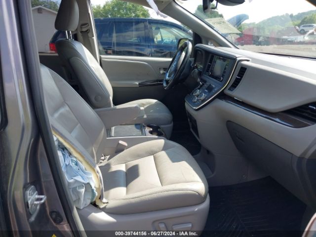 5TDYZ3DC7JS901749 Toyota Sienna Xle 8 Passenger