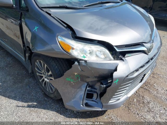 5TDYZ3DC7JS901749 Toyota Sienna Xle 8 Passenger
