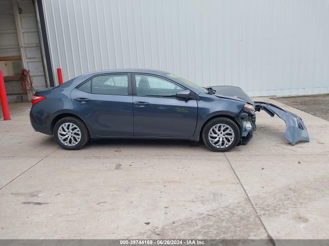 Toyota COROLLA LE 2018 5YFBURHE6JP816235 Image 13