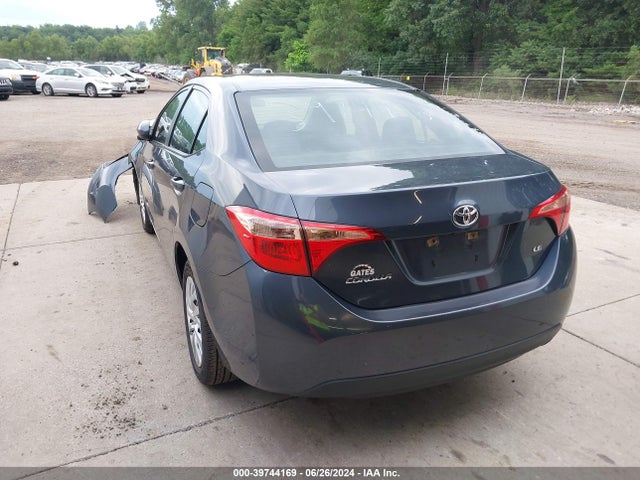 Toyota COROLLA LE 2018 5YFBURHE6JP816235 Image 3