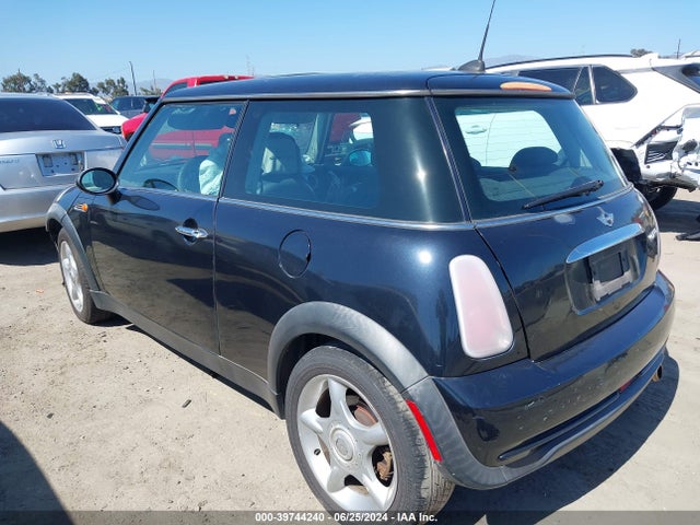 2005 MINI COOPER WMWRC33415TJ67713 Photo 2