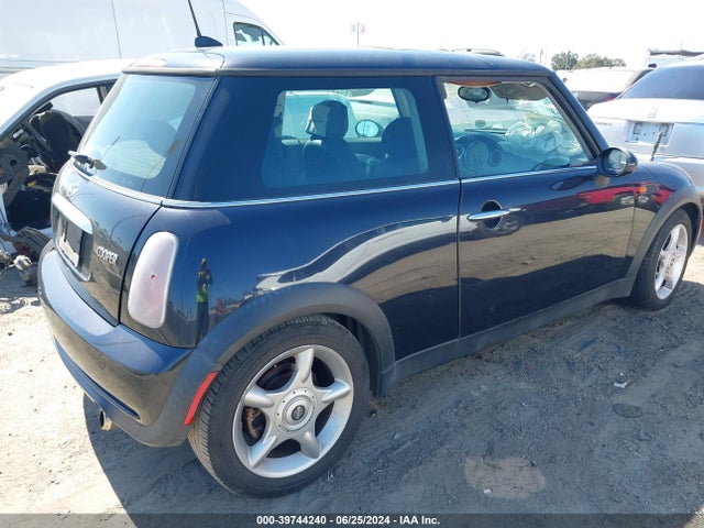 2005 MINI COOPER WMWRC33415TJ67713 Photo 3