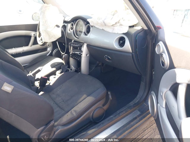 2005 MINI COOPER WMWRC33415TJ67713 Photo 4