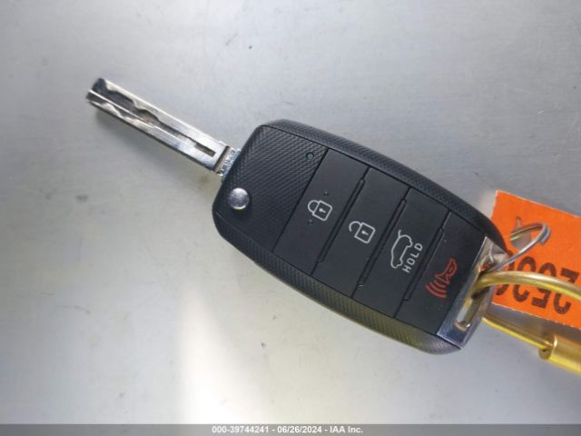 5XYKT3A6XEG473930 KIA SORENTO LX