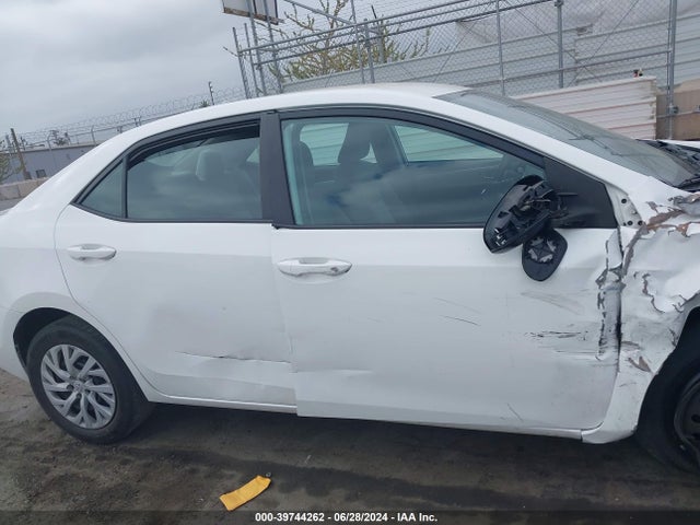 Toyota COROLLA LE 2018 5YFBURHE9JP797230 Image 13