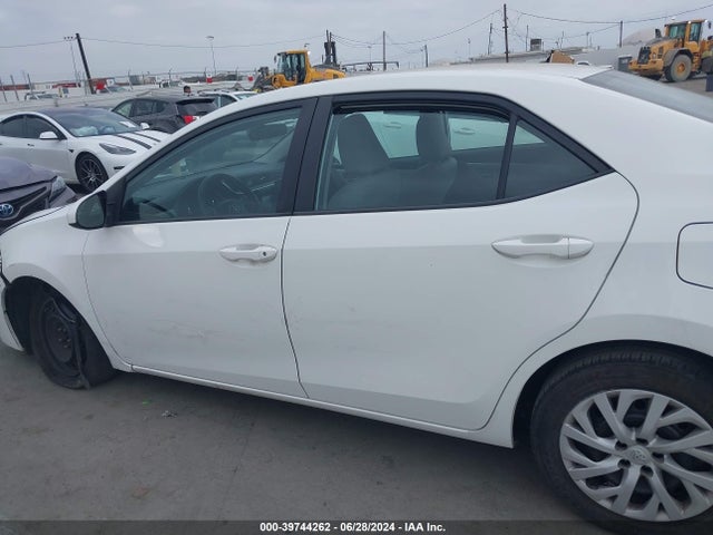 Toyota COROLLA LE 2018 5YFBURHE9JP797230 Image 14