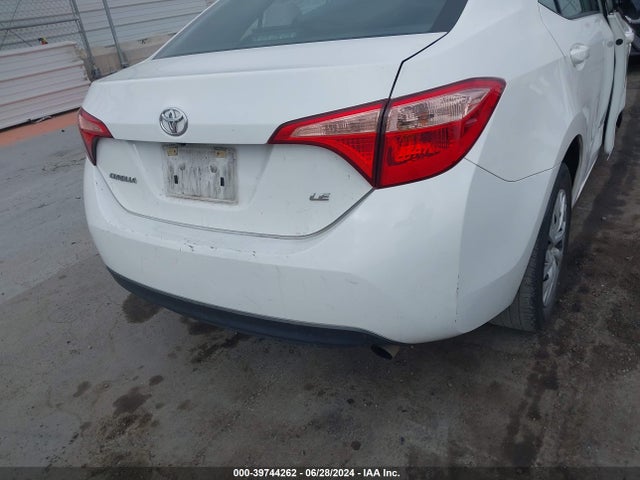Toyota COROLLA LE 2018 5YFBURHE9JP797230 Image 16