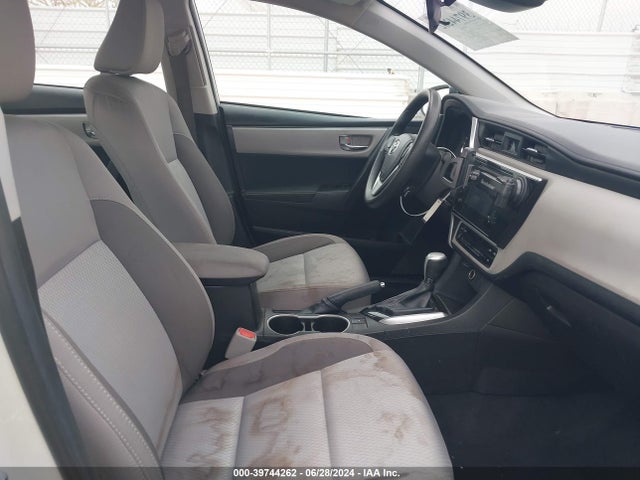 Toyota COROLLA LE 2018 5YFBURHE9JP797230 Image 5