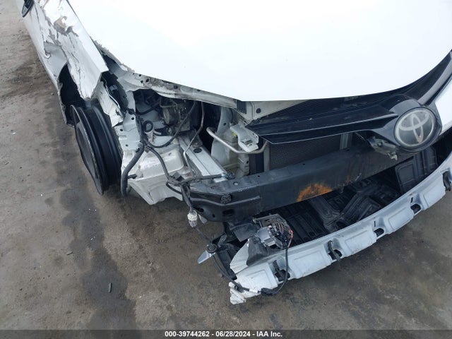 Toyota COROLLA LE 2018 5YFBURHE9JP797230 Image 6