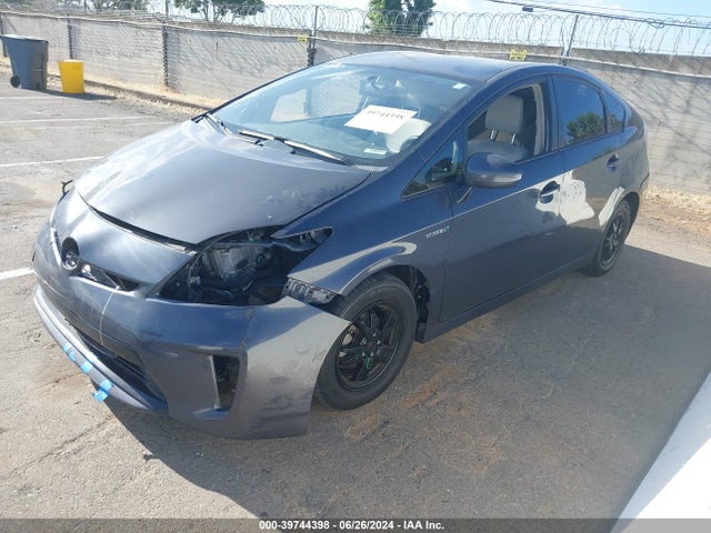 Toyota Prius Two 2015 JTDKN3DUXF1992871 Image 2