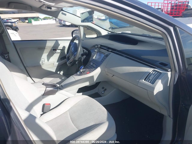 Toyota Prius Two 2015 JTDKN3DUXF1992871 Image 5