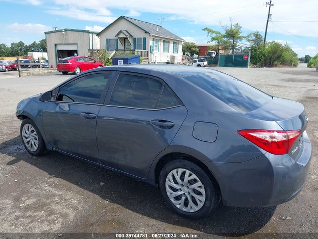 Toyota COROLLA LE 2018 2T1BURHEXJC023407 Image 3