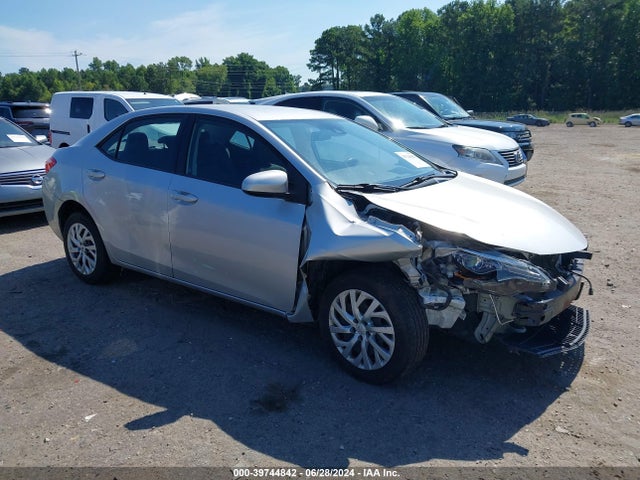 Toyota COROLLA LE 2018 5YFBURHE3JP752543 main image