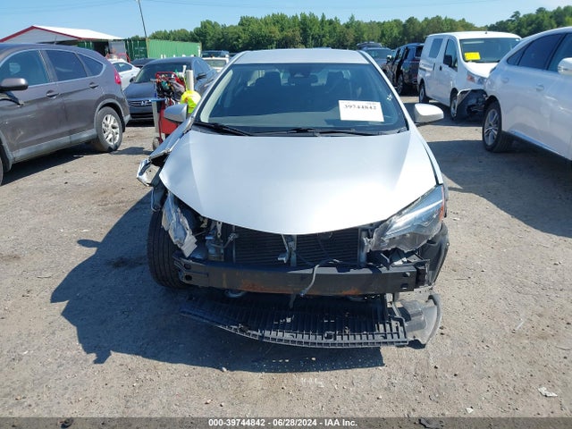 Toyota COROLLA LE 2018 5YFBURHE3JP752543 Image 13