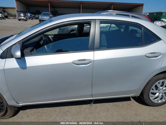 Toyota COROLLA LE 2018 5YFBURHE3JP752543 Image 15
