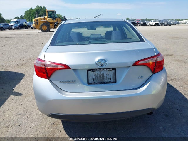 Toyota COROLLA LE 2018 5YFBURHE3JP752543 Image 17