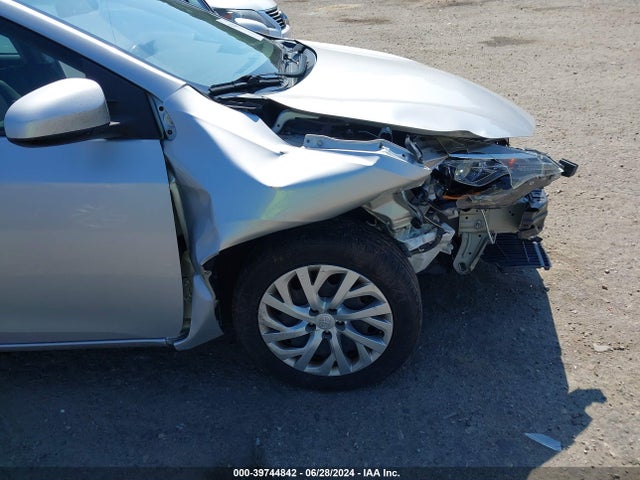 Toyota COROLLA LE 2018 5YFBURHE3JP752543 Image 19
