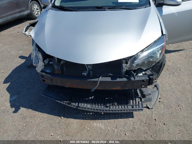 Toyota COROLLA LE 2018 5YFBURHE3JP752543 Image 6