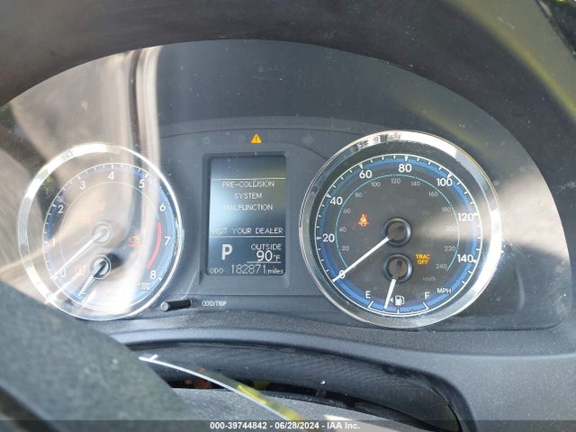 Toyota COROLLA LE 2018 5YFBURHE3JP752543 Image 7