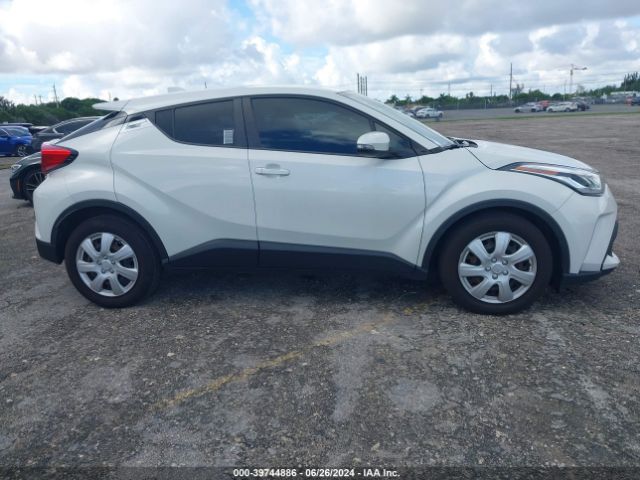 NMTKHMBXXLR107186 Toyota C-HR LE