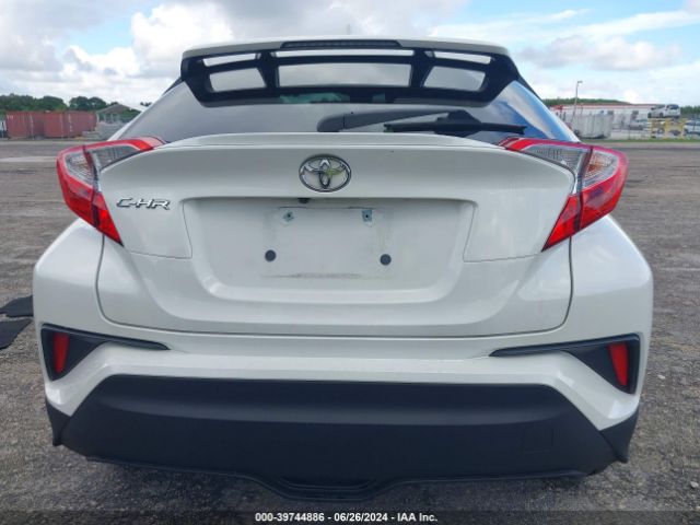 NMTKHMBXXLR107186 Toyota C-HR LE