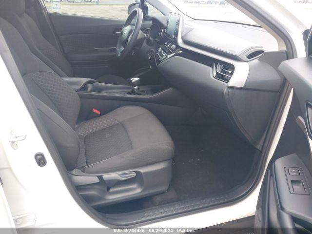 NMTKHMBXXLR107186 Toyota C-HR LE