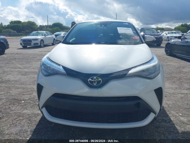 NMTKHMBXXLR107186 Toyota C-HR LE