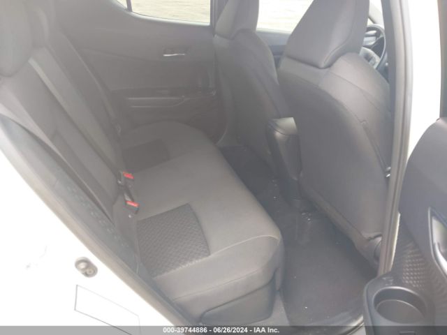 NMTKHMBXXLR107186 Toyota C-HR LE