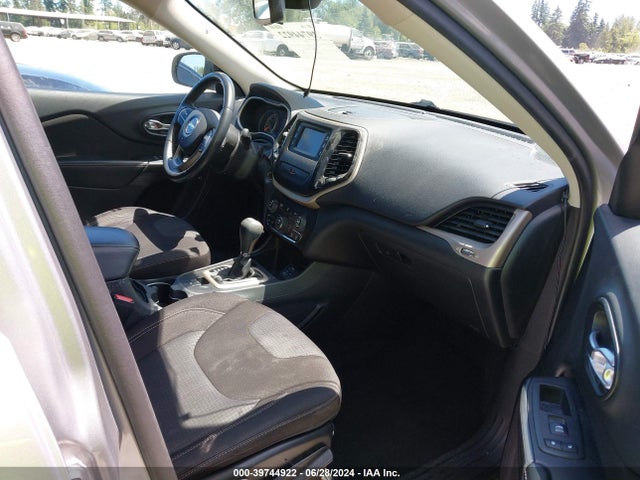 1C4PJLCB9FW607675 Jeep Cherokee Latitude