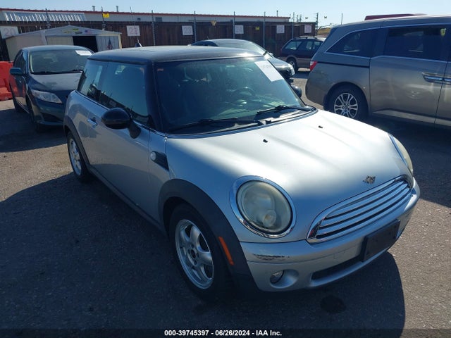 2010 MINI COOPER WMWMF3C55ATZ26786 Photo 0