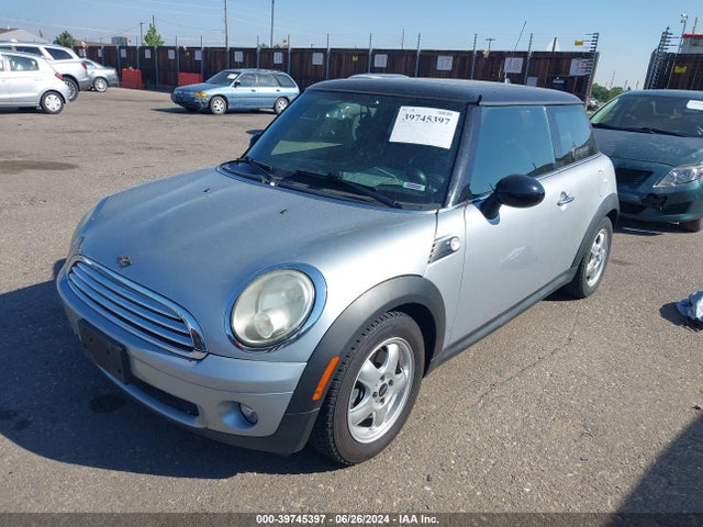2010 MINI COOPER WMWMF3C55ATZ26786 Photo 1