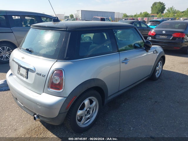 2010 MINI COOPER WMWMF3C55ATZ26786 Photo 3