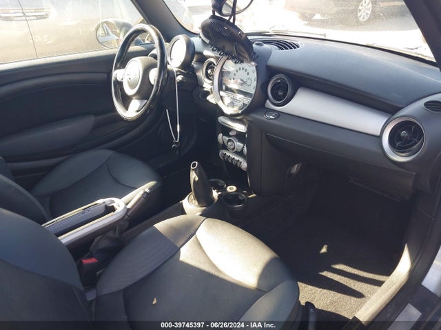 2010 MINI COOPER WMWMF3C55ATZ26786 Photo 4