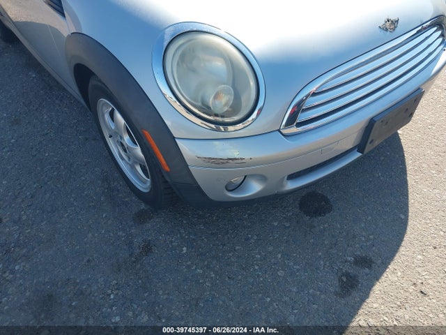 2010 MINI COOPER WMWMF3C55ATZ26786 Photo 5