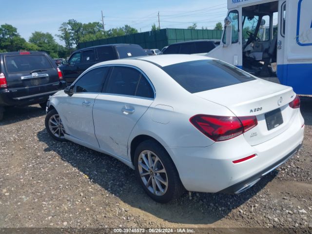 WDD3G4FB0KW023230 Mercedes-Benz A 220 4matic