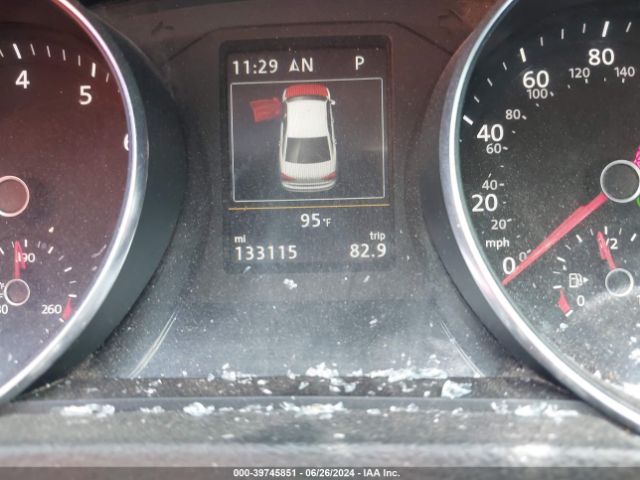 1VWGT7A39HC019077 Volkswagen Passat 1.8t Se