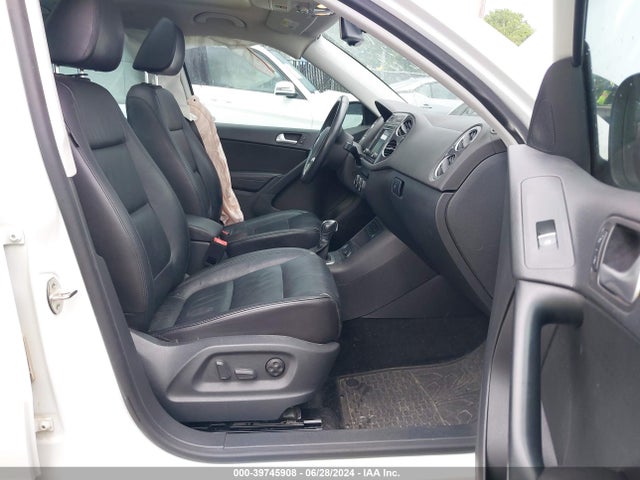 WVGUV7AX0HK015407 Volkswagen Tiguan 2.0t Sport