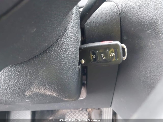 3VW2K7AJ0EM431880 Volkswagen Jetta 2.0l S