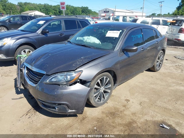 Chrysler 200 Limited 2014 1C3CCBCG9EN179372 Image 2