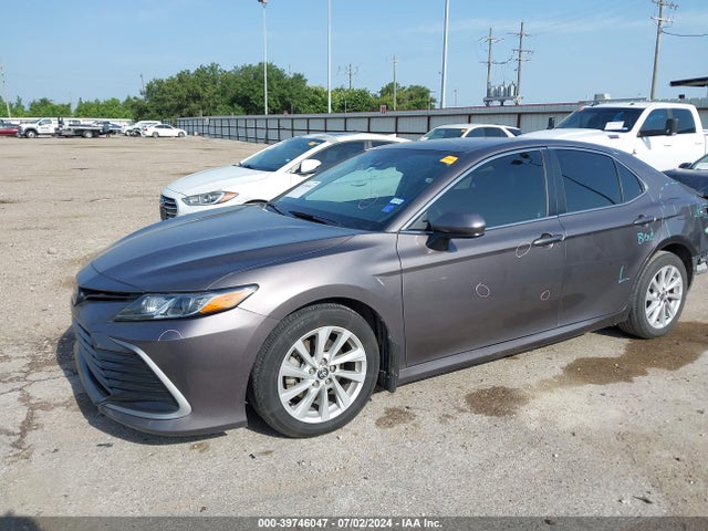Toyota CAMRY LE 2022 4T1C11AK2NU628220 Image 2